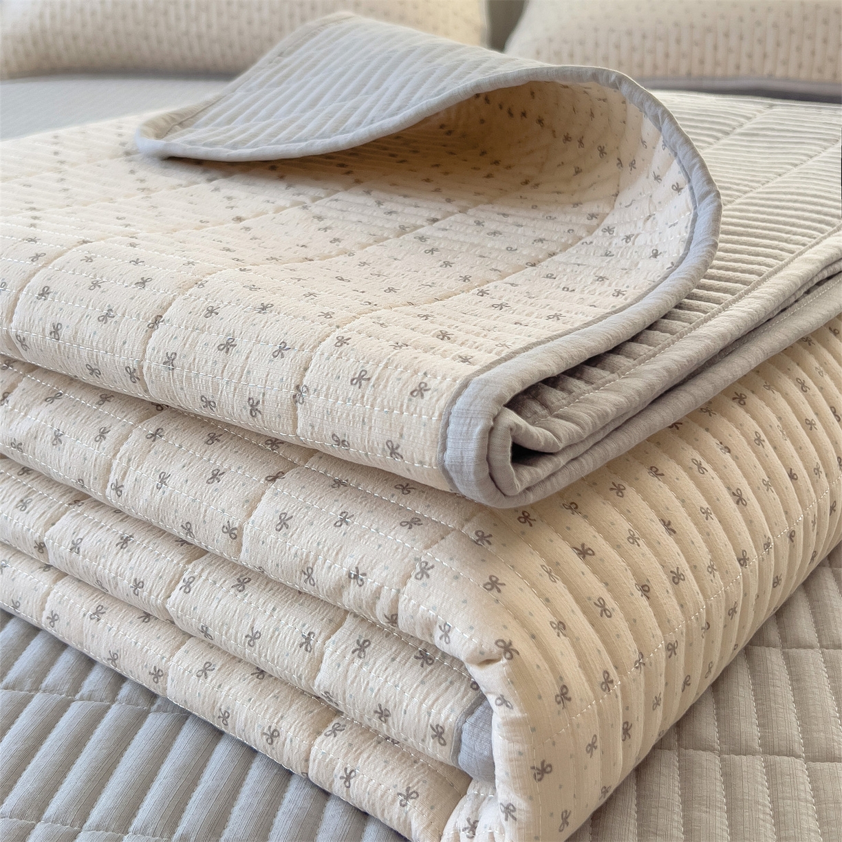 91家纺网 家纺一手货源 找家纺 （总）雯豆家纺 2025新品皱皱双层纱床盖泡泡纱床罩保护套