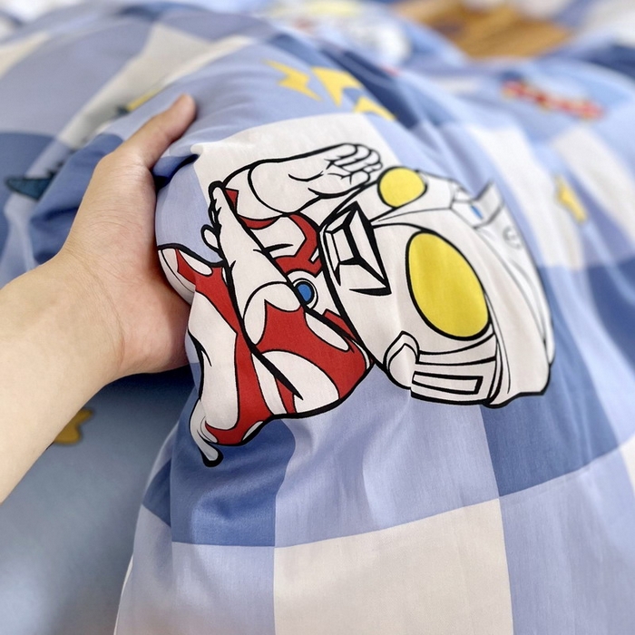 91家纺网 家纺一手货源 找家纺 蘭菲家纺 2025新款学生季经典奥特曼系列全棉印花三件套、四件套 随影