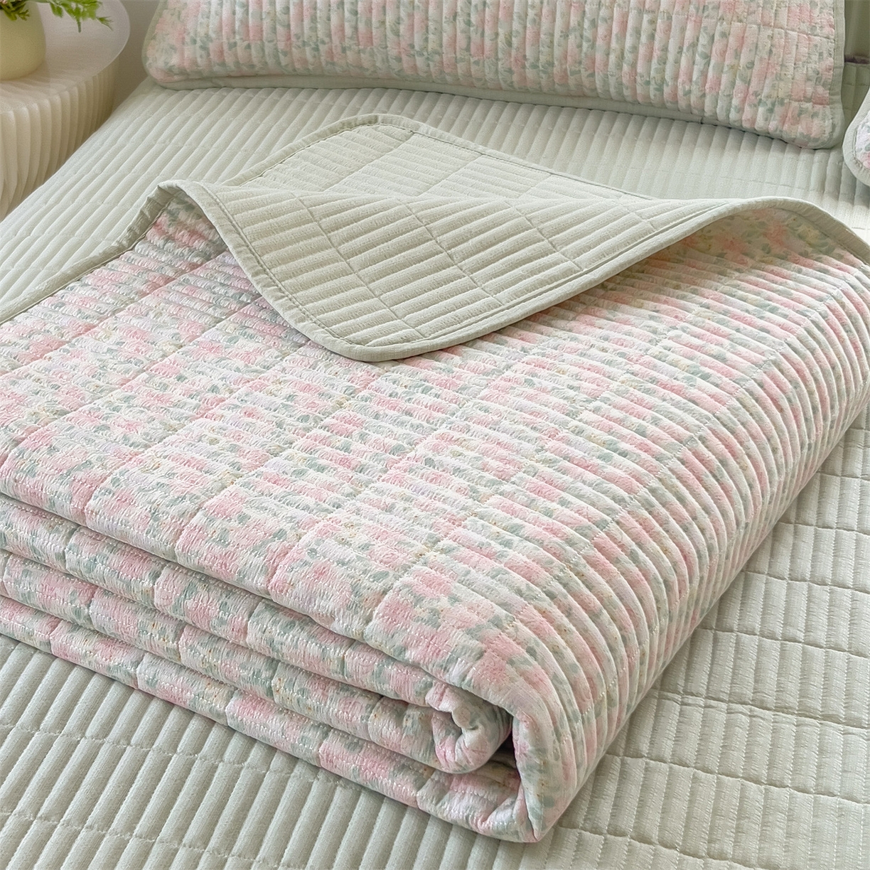 91家纺网 家纺一手货源 找家纺 雯豆家纺 2025新品皱皱双层纱床盖泡泡纱床罩保护套 爱尔蓝