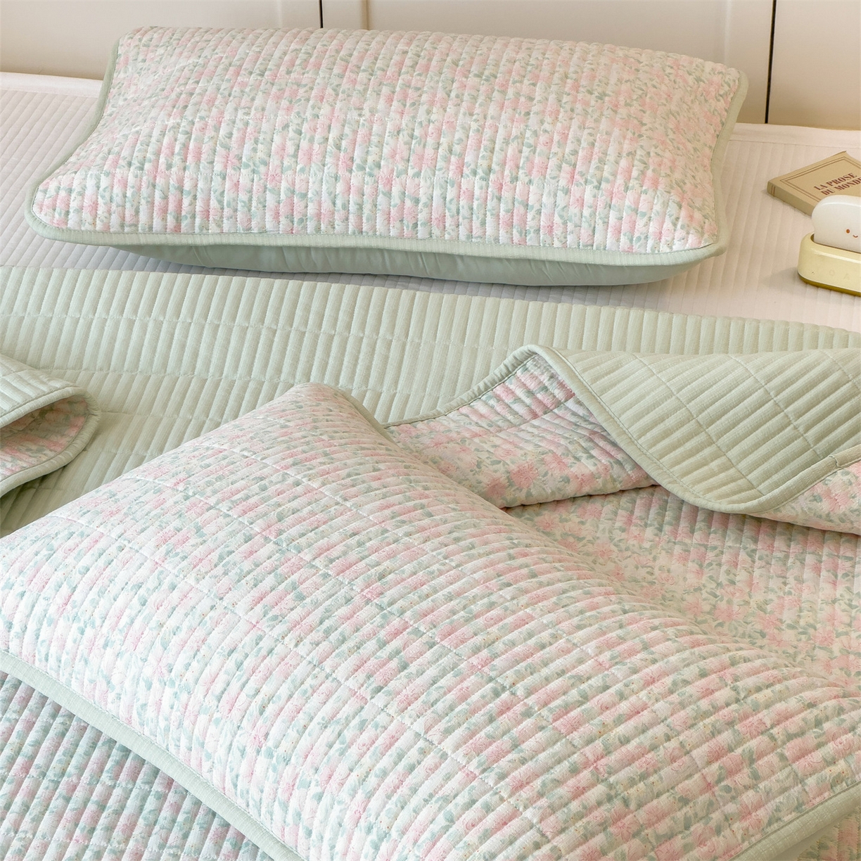 91家纺网 家纺一手货源 找家纺 雯豆家纺 2025新品皱皱双层纱床盖泡泡纱床罩保护套 爱尔蓝