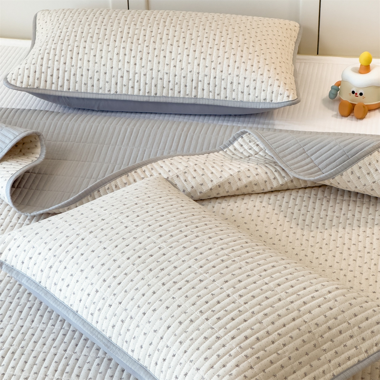 91家纺网 家纺一手货源 找家纺 雯豆家纺 2025新品皱皱双层纱床盖泡泡纱床罩保护套 初心