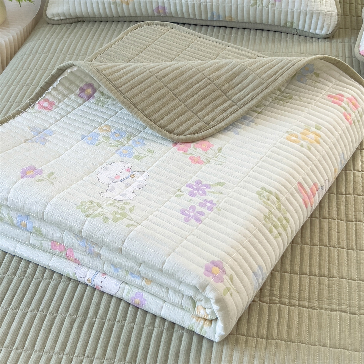 91家纺网 家纺一手货源 找家纺 雯豆家纺 2025新品皱皱双层纱床盖泡泡纱床罩保护套 春日小狗