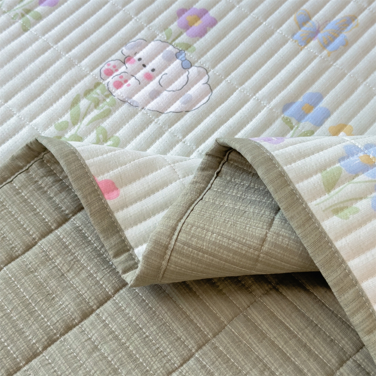 91家纺网 家纺一手货源 找家纺 雯豆家纺 2025新品皱皱双层纱床盖泡泡纱床罩保护套 春日小狗