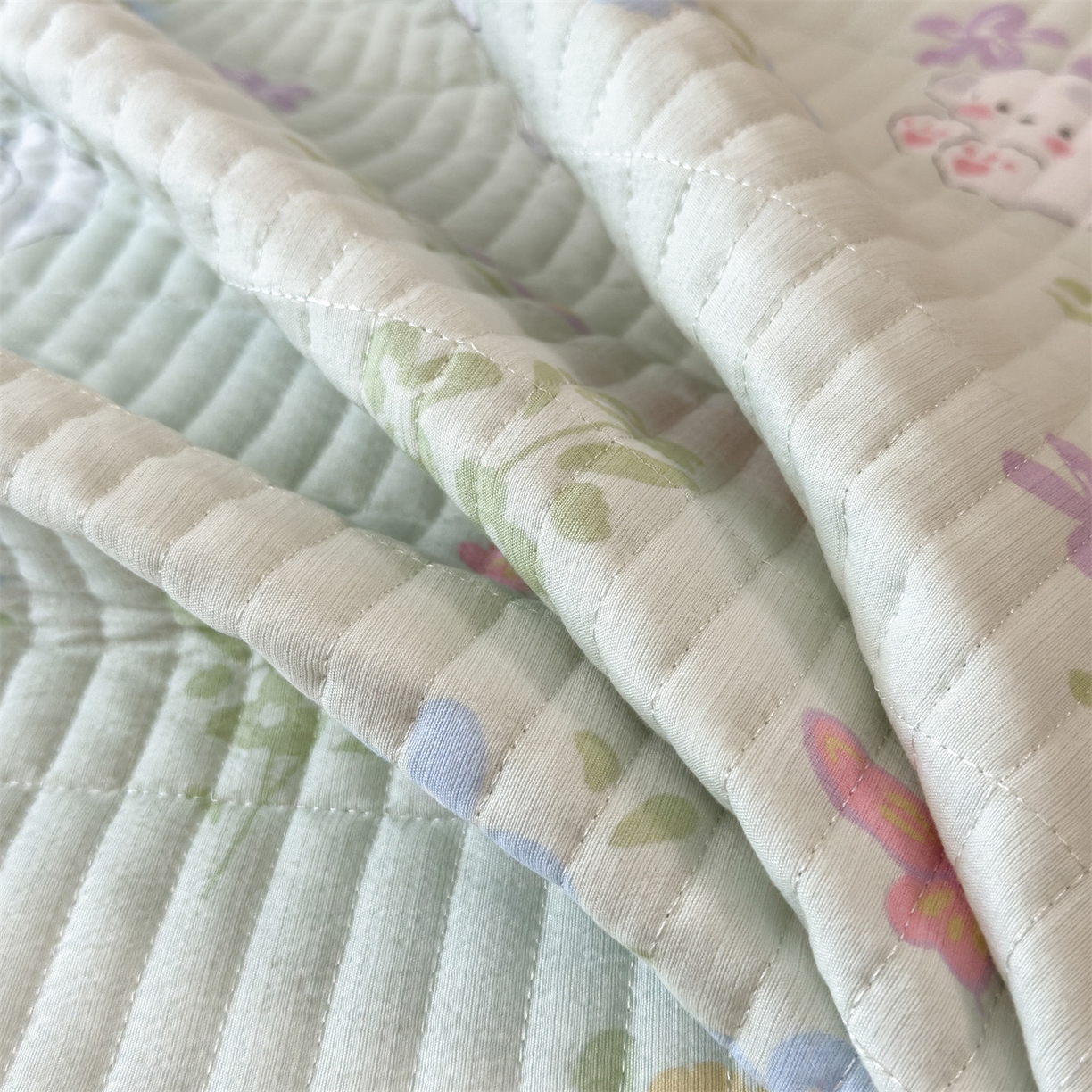 91家纺网 家纺一手货源 找家纺 雯豆家纺 2025新品皱皱双层纱床盖泡泡纱床罩保护套 春日小狗