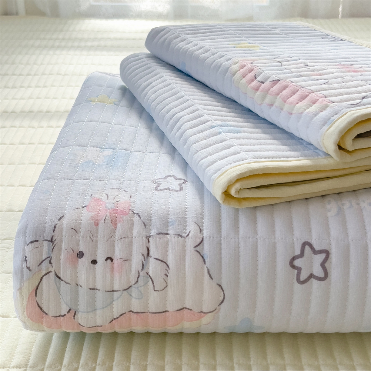 91家纺网 家纺一手货源 找家纺 雯豆家纺 2025新品皱皱双层纱床盖泡泡纱床罩保护套 蝴蝶结小猫