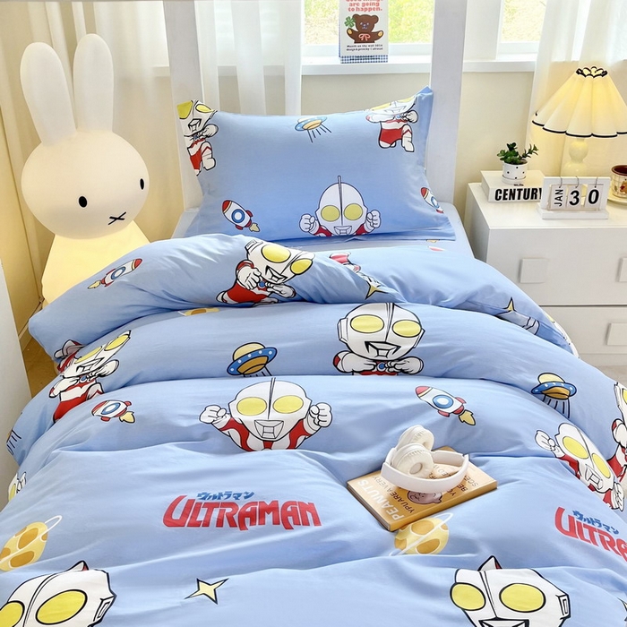 91家纺网 家纺一手货源 找家纺 蘭菲家纺 2025新款学生季经典奥特曼系列全棉印花三件套、四件套 追风