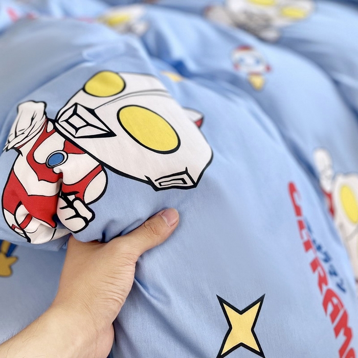 91家纺网 家纺一手货源 找家纺 蘭菲家纺 2025新款学生季经典奥特曼系列全棉印花三件套、四件套 追风