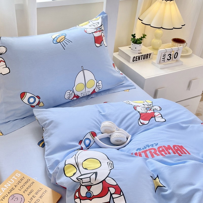 91家纺网 家纺一手货源 找家纺 蘭菲家纺 2025新款学生季经典奥特曼系列全棉印花三件套、四件套 追风