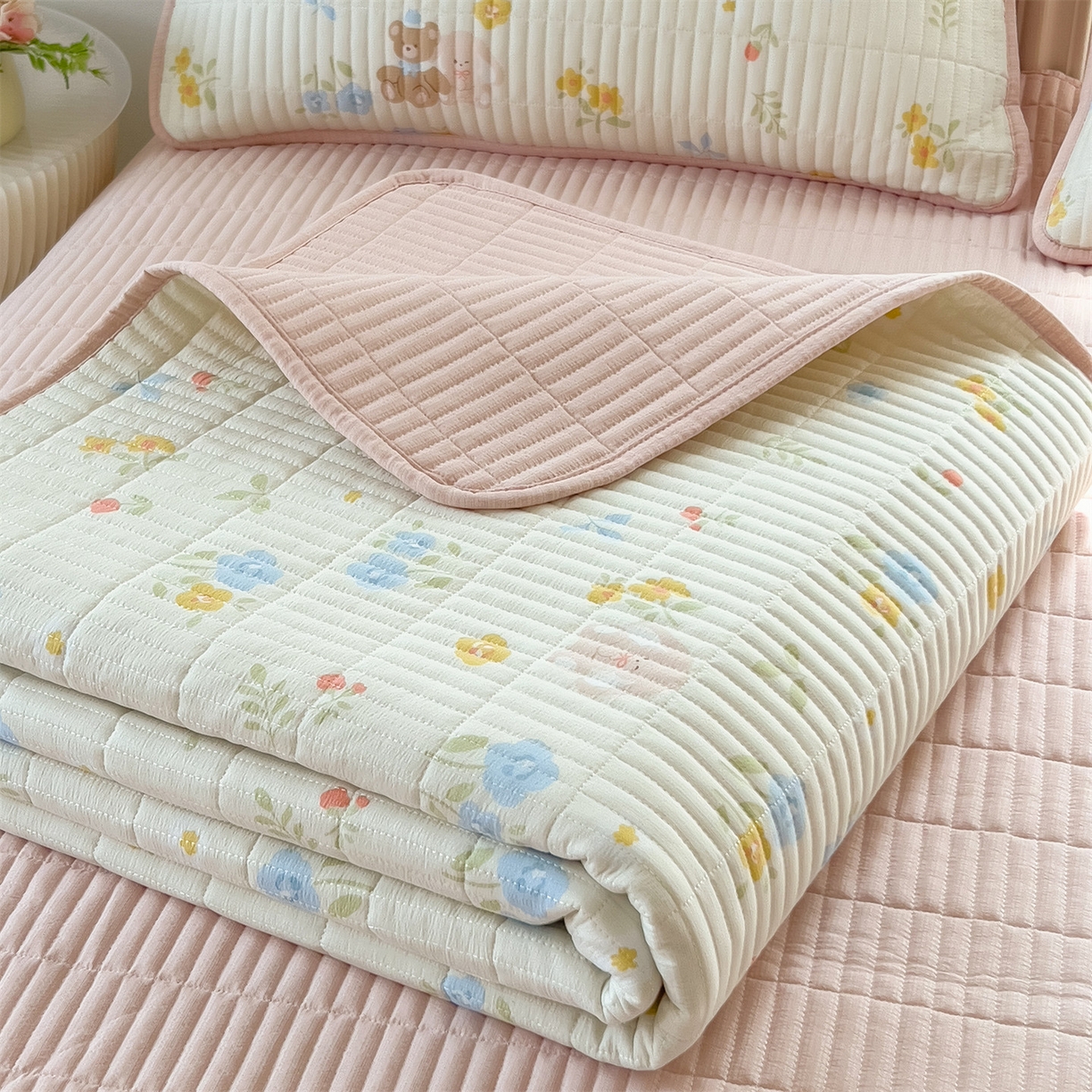 91家纺网 家纺一手货源 找家纺 雯豆家纺 2025新品皱皱双层纱床盖泡泡纱床罩保护套 花小愈