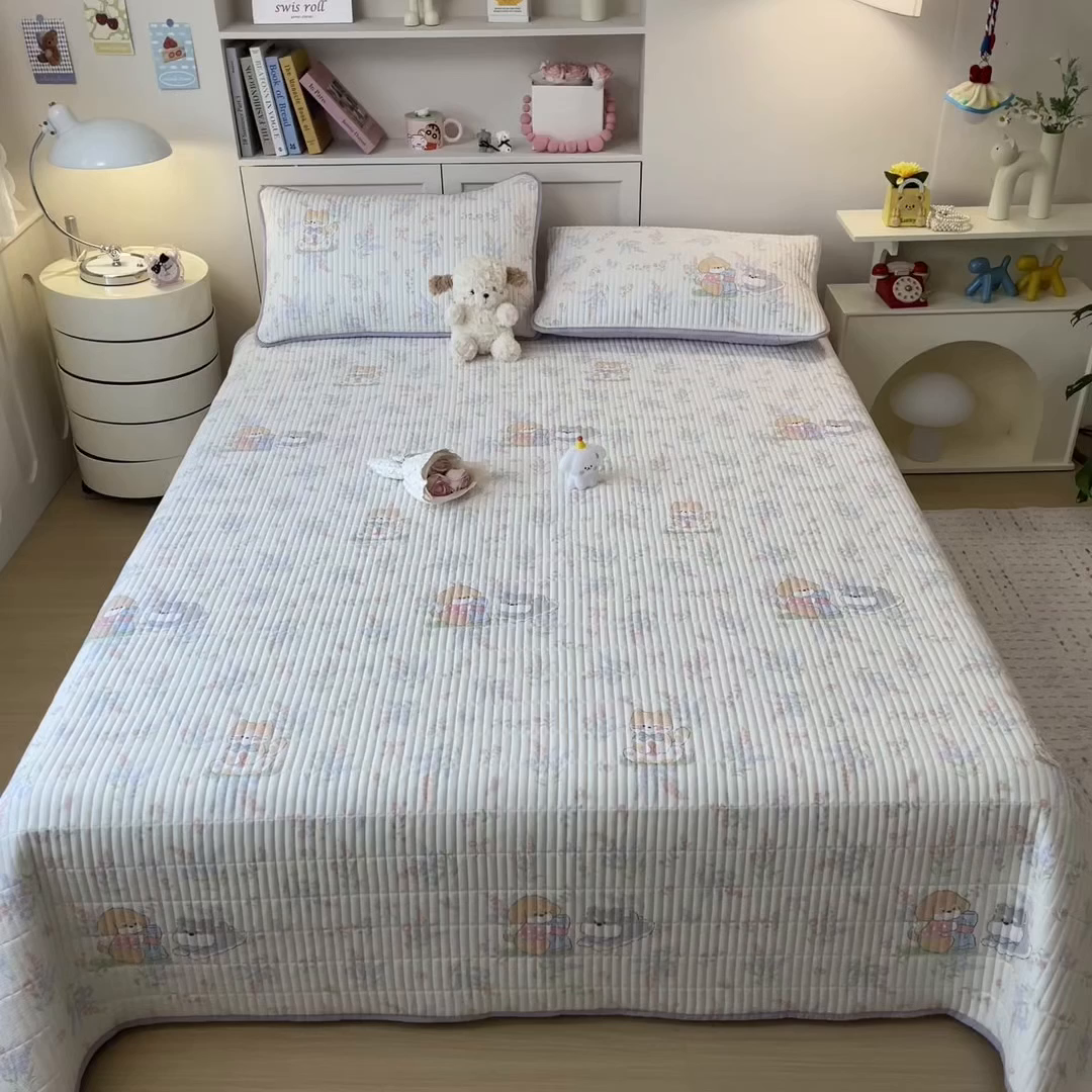 91家纺网 家纺一手货源 找家纺 雯豆家纺 2025新品皱皱双层纱床盖泡泡纱床罩保护套 快乐萌宝