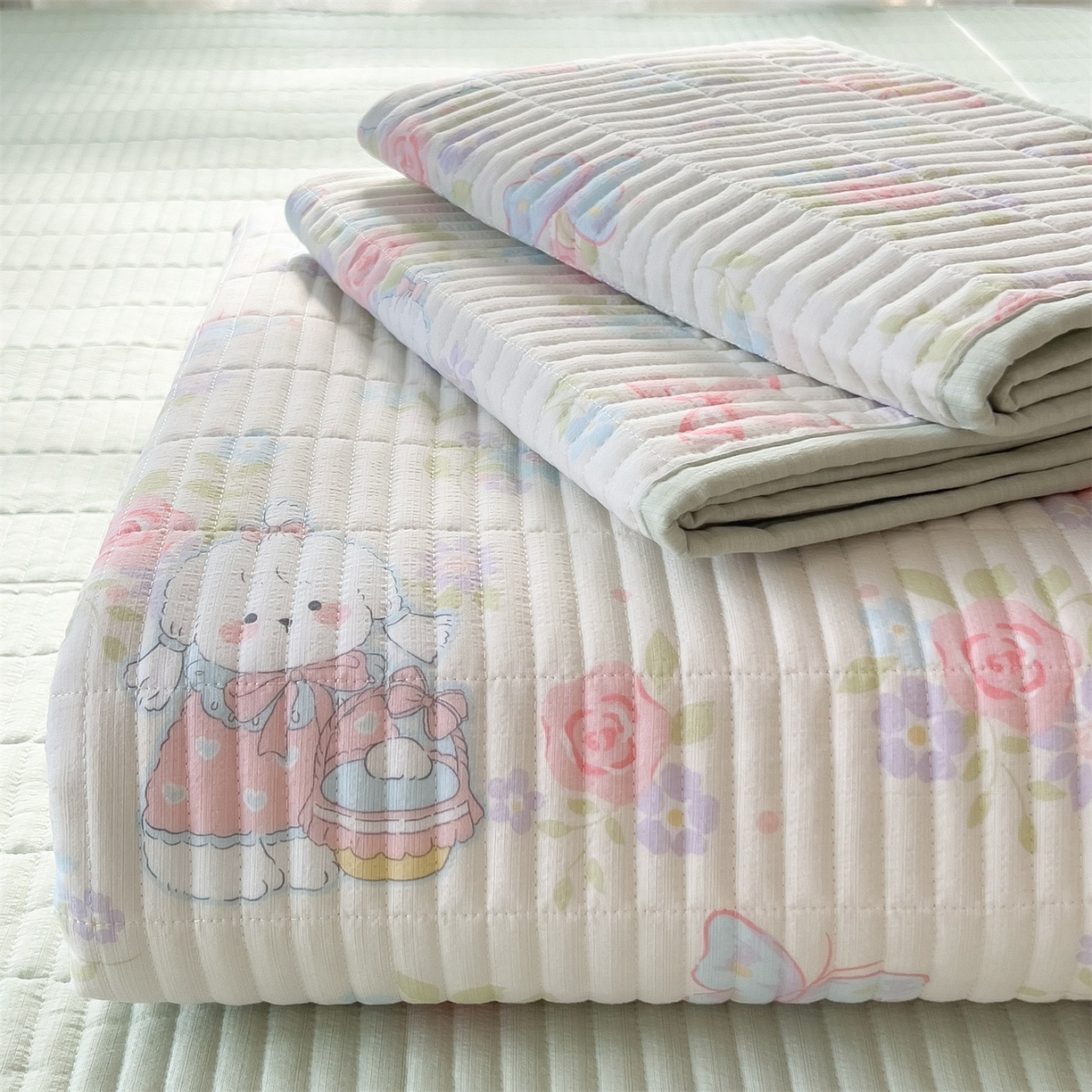 91家纺网 家纺一手货源 找家纺 雯豆家纺 2025新品皱皱双层纱床盖泡泡纱床罩保护套 快乐时光