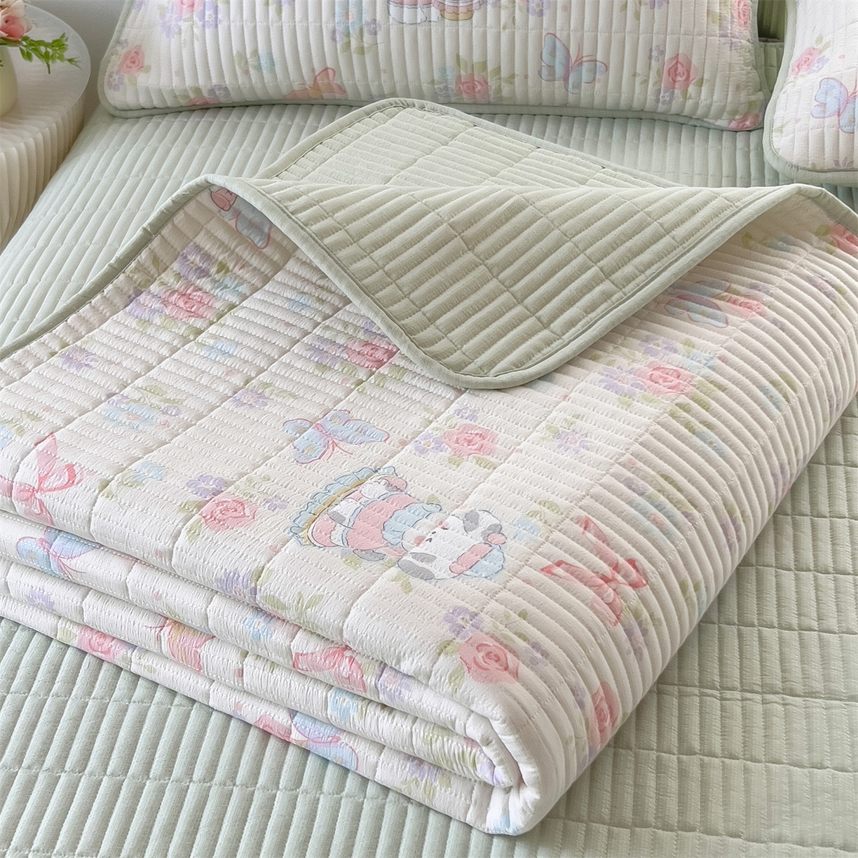 91家纺网 家纺一手货源 找家纺 雯豆家纺 2025新品皱皱双层纱床盖泡泡纱床罩保护套 快乐时光