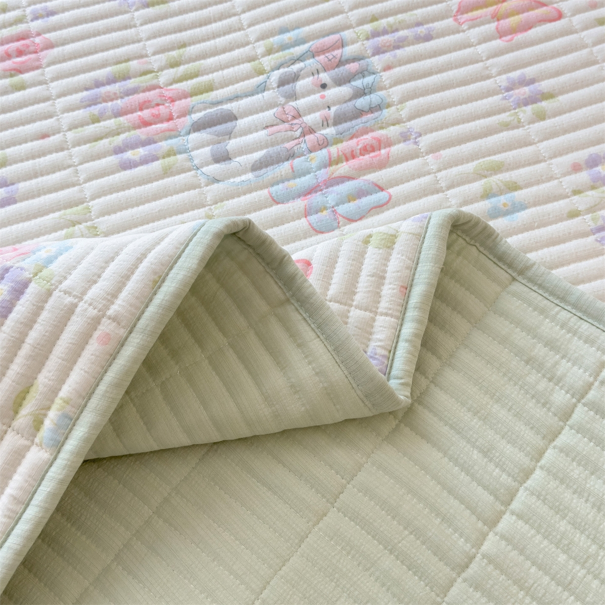 91家纺网 家纺一手货源 找家纺 雯豆家纺 2025新品皱皱双层纱床盖泡泡纱床罩保护套 快乐时光