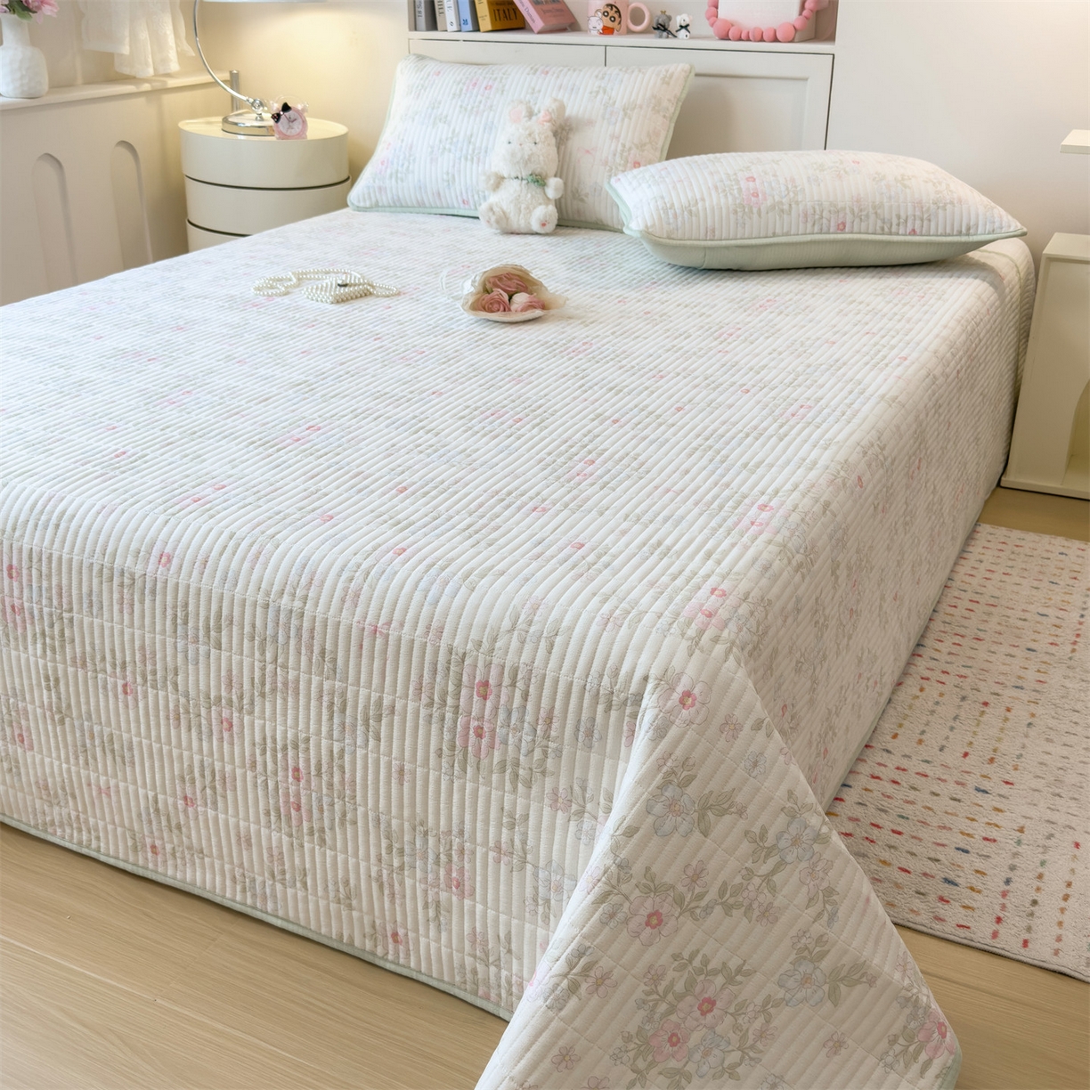 91家纺网 家纺一手货源 找家纺 雯豆家纺 2025新品皱皱双层纱床盖泡泡纱床罩保护套 浪漫花语