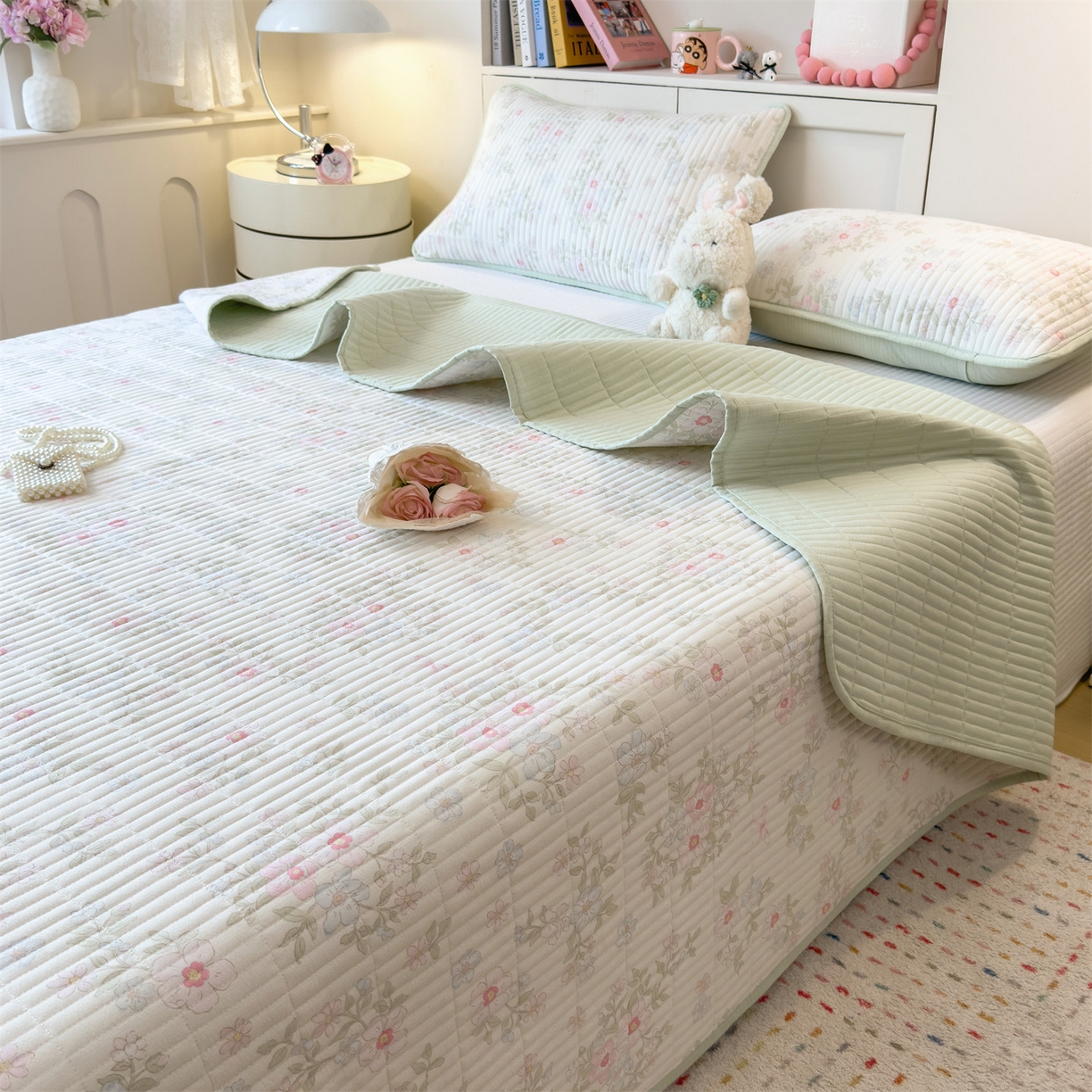 91家纺网 家纺一手货源 找家纺 雯豆家纺 2025新品皱皱双层纱床盖泡泡纱床罩保护套 浪漫花语