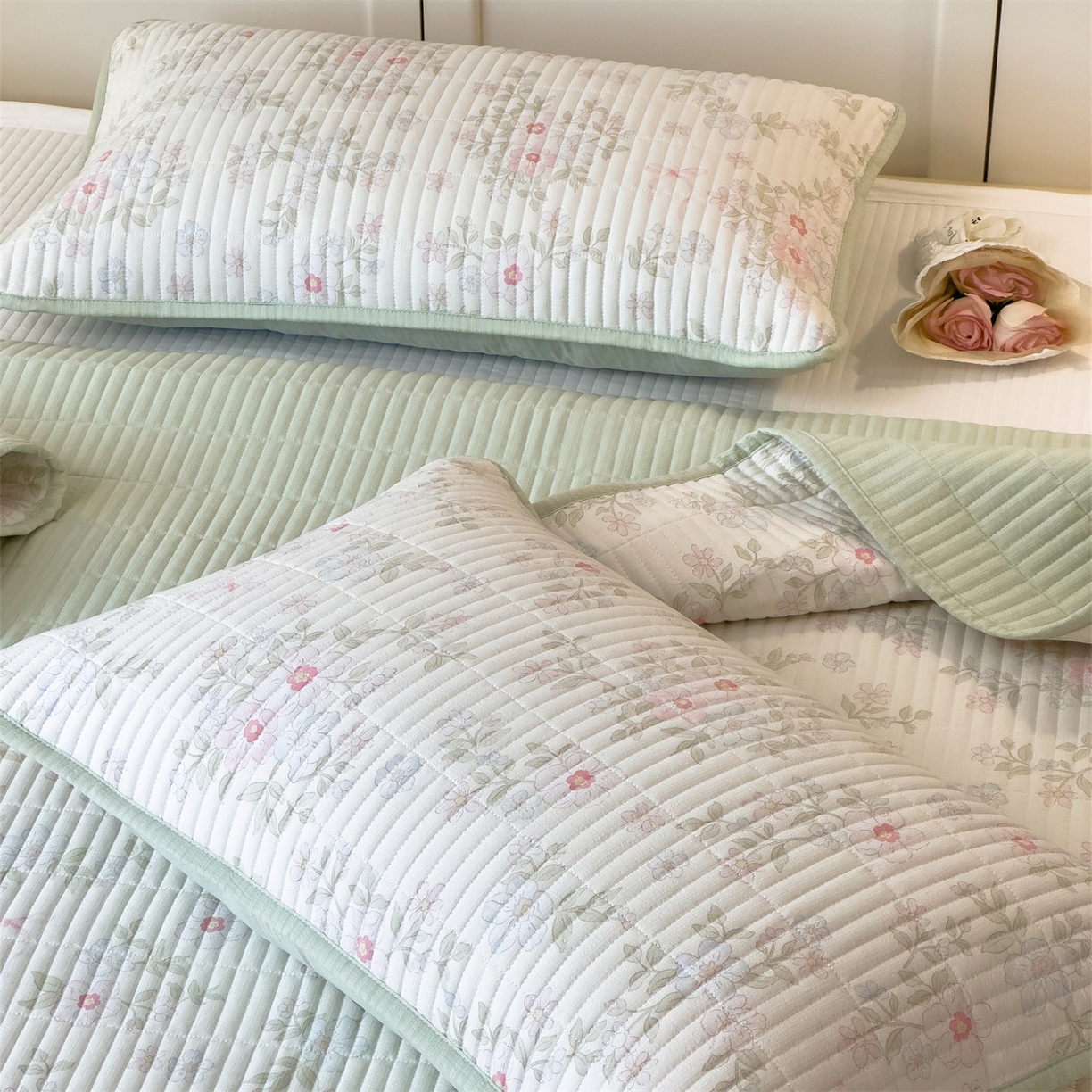 91家纺网 家纺一手货源 找家纺 雯豆家纺 2025新品皱皱双层纱床盖泡泡纱床罩保护套 浪漫花语