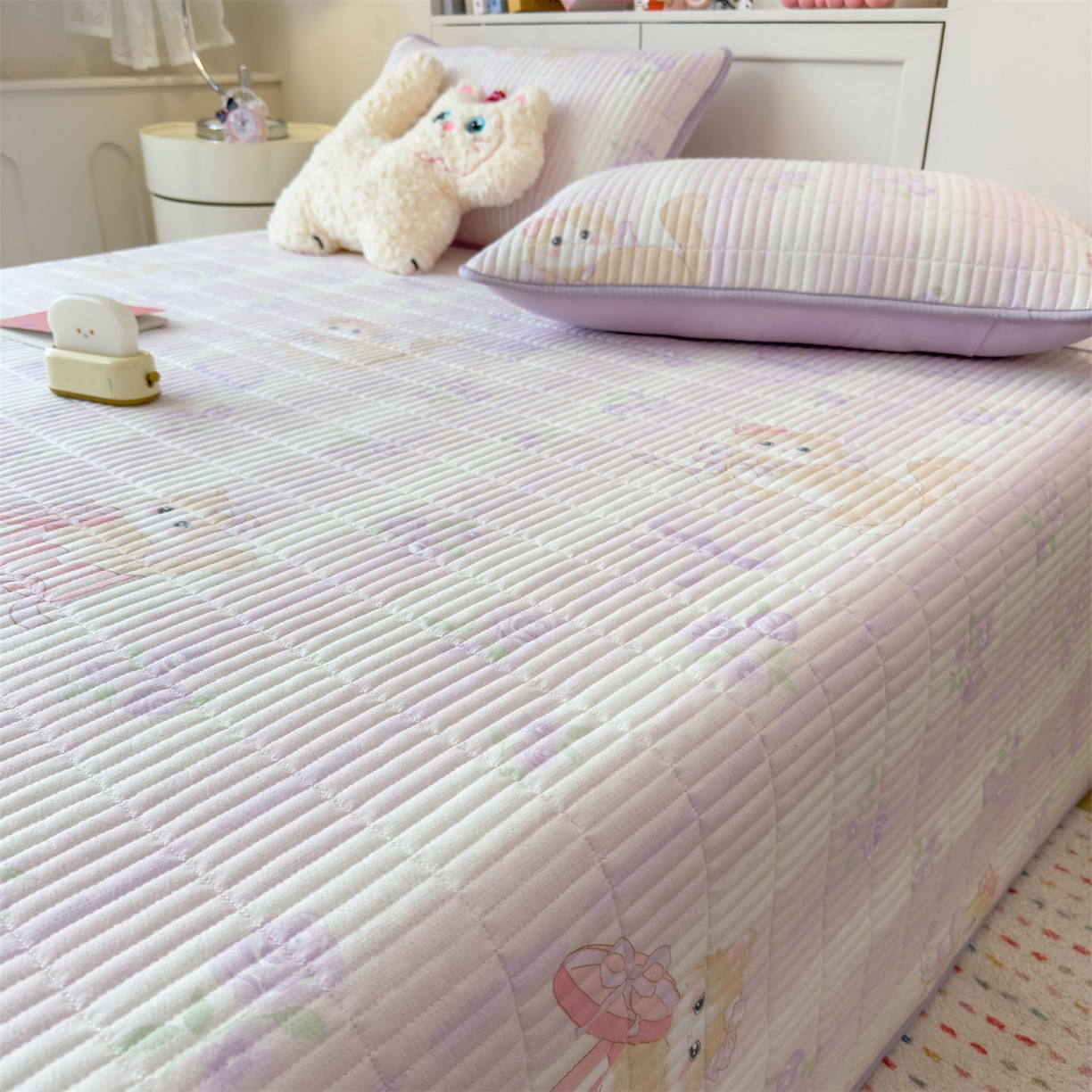 91家纺网 家纺一手货源 找家纺 雯豆家纺 2025新品皱皱双层纱床盖泡泡纱床罩保护套 毛球团团