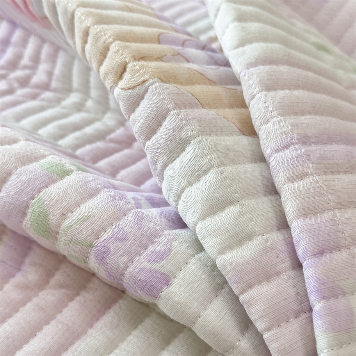 91家纺网 家纺一手货源 找家纺 雯豆家纺 2025新品皱皱双层纱床盖泡泡纱床罩保护套 毛球团团