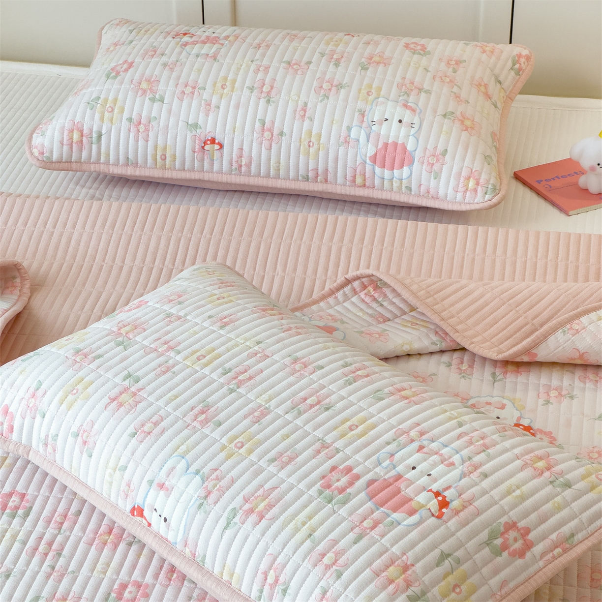 91家纺网 家纺一手货源 找家纺 雯豆家纺 2025新品皱皱双层纱床盖泡泡纱床罩保护套 蘑菇仙子