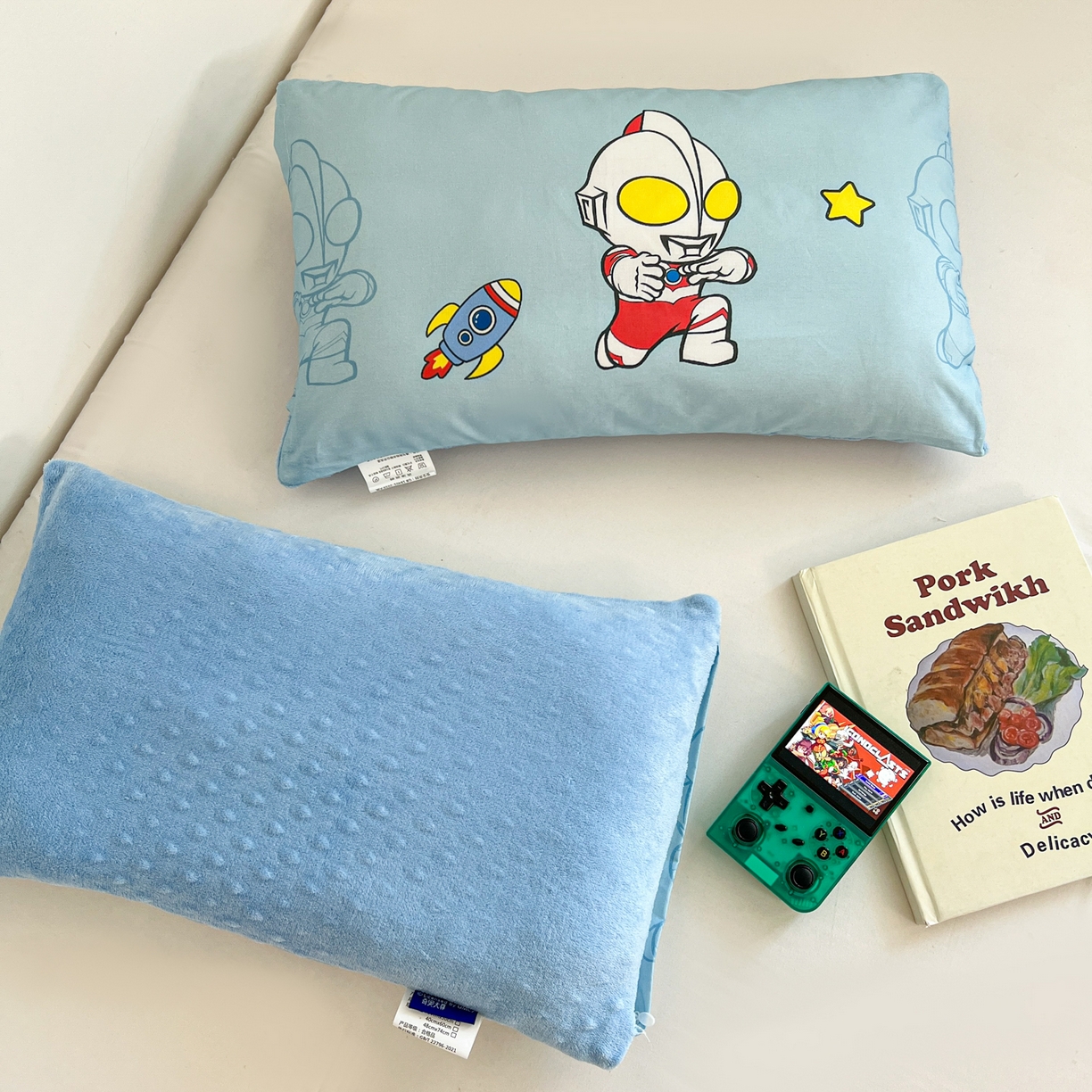 91家纺网 家纺一手货源 找家纺 孩子王家纺 2025新款A棉B绒全棉纯棉豆豆枕学生幼儿园系列 光之超人 30x50cm/只（带标）