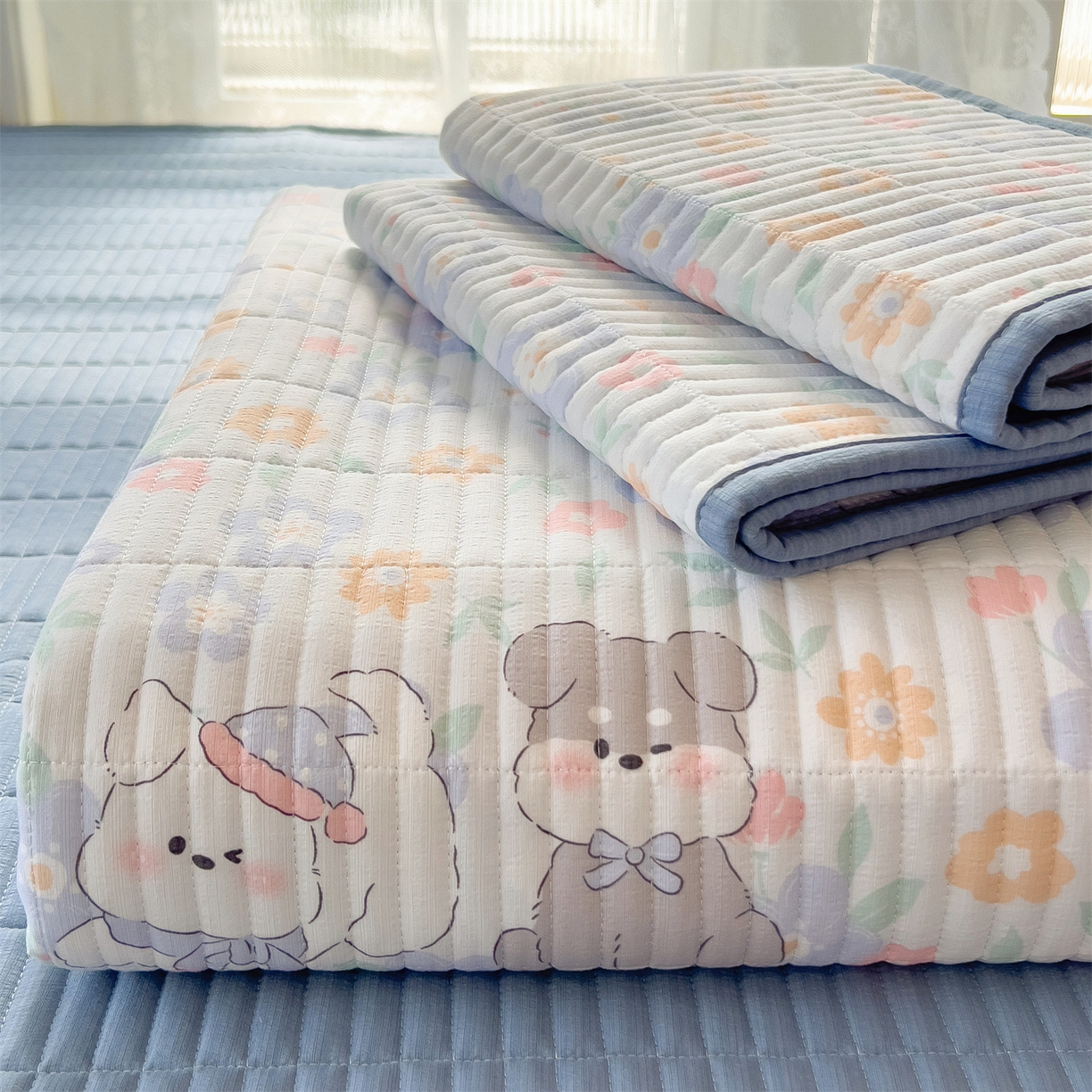 91家纺网 家纺一手货源 找家纺 雯豆家纺 2025新品皱皱双层纱床盖泡泡纱床罩保护套 奶萌小狗