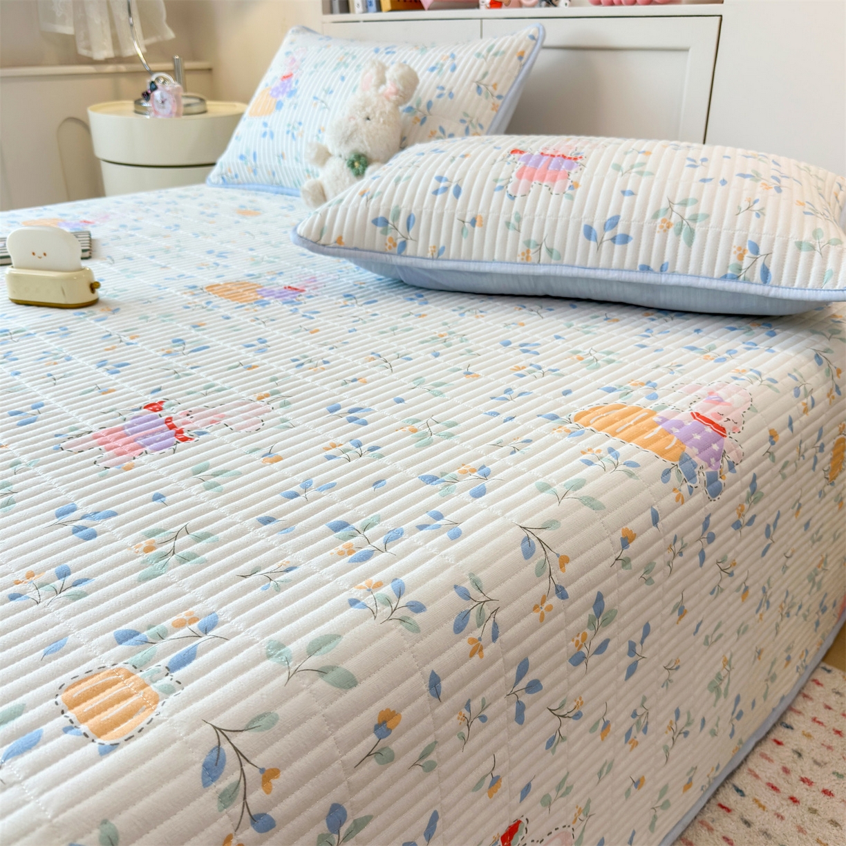 91家纺网 家纺一手货源 找家纺 雯豆家纺 2025新品皱皱双层纱床盖泡泡纱床罩保护套 小苍兰