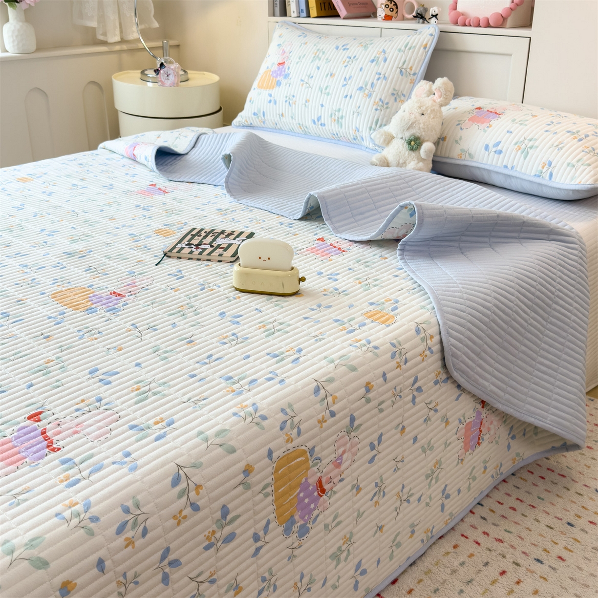 91家纺网 家纺一手货源 找家纺 雯豆家纺 2025新品皱皱双层纱床盖泡泡纱床罩保护套 小苍兰