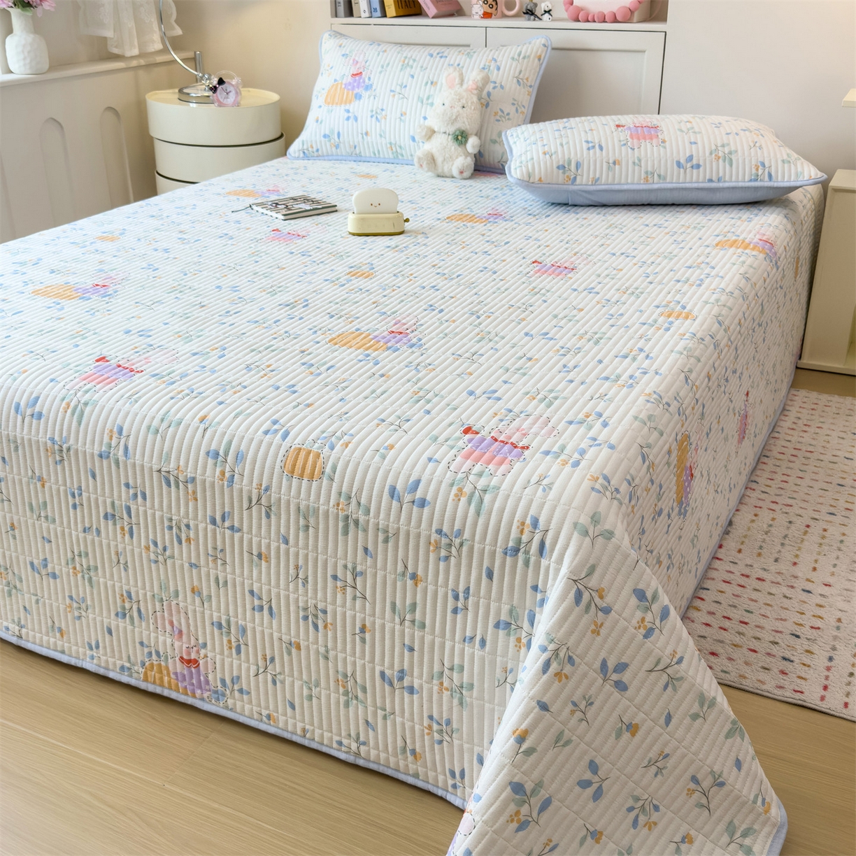 91家纺网 家纺一手货源 找家纺 雯豆家纺 2025新品皱皱双层纱床盖泡泡纱床罩保护套 小苍兰