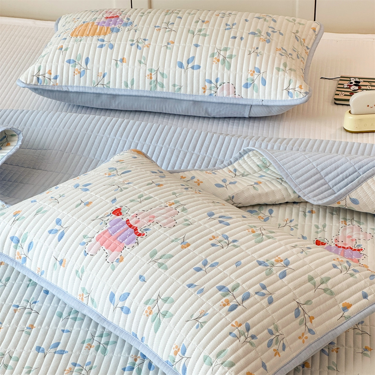 91家纺网 家纺一手货源 找家纺 雯豆家纺 2025新品皱皱双层纱床盖泡泡纱床罩保护套 小苍兰