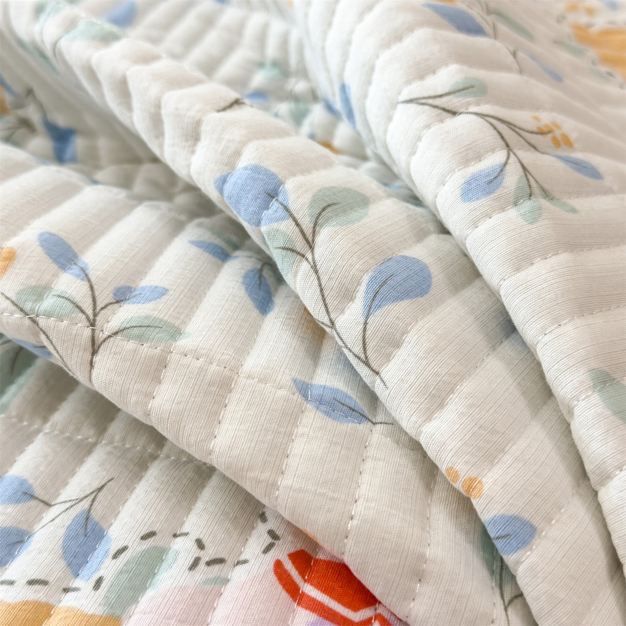 91家纺网 家纺一手货源 找家纺 雯豆家纺 2025新品皱皱双层纱床盖泡泡纱床罩保护套 小苍兰