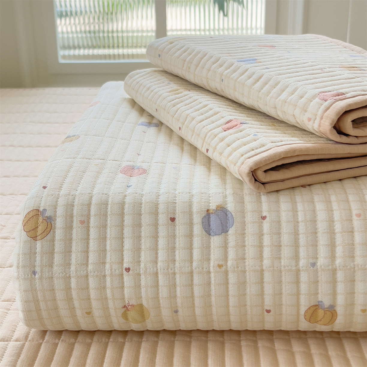 91家纺网 家纺一手货源 找家纺 雯豆家纺 2025新品皱皱双层纱床盖泡泡纱床罩保护套 小南瓜