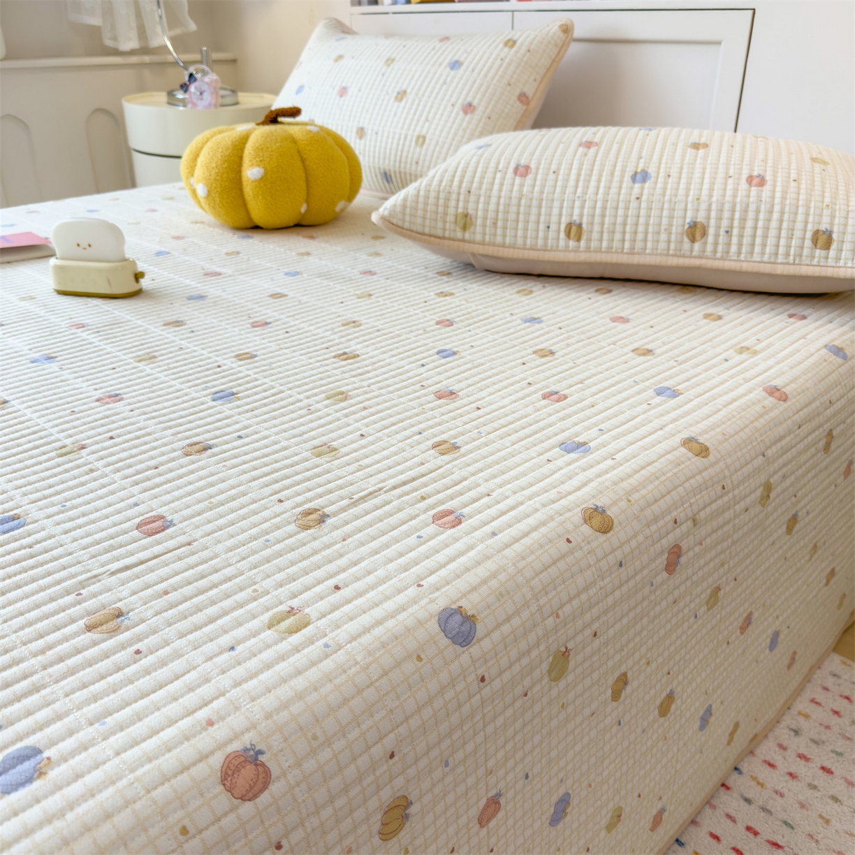 91家纺网 家纺一手货源 找家纺 雯豆家纺 2025新品皱皱双层纱床盖泡泡纱床罩保护套 小南瓜