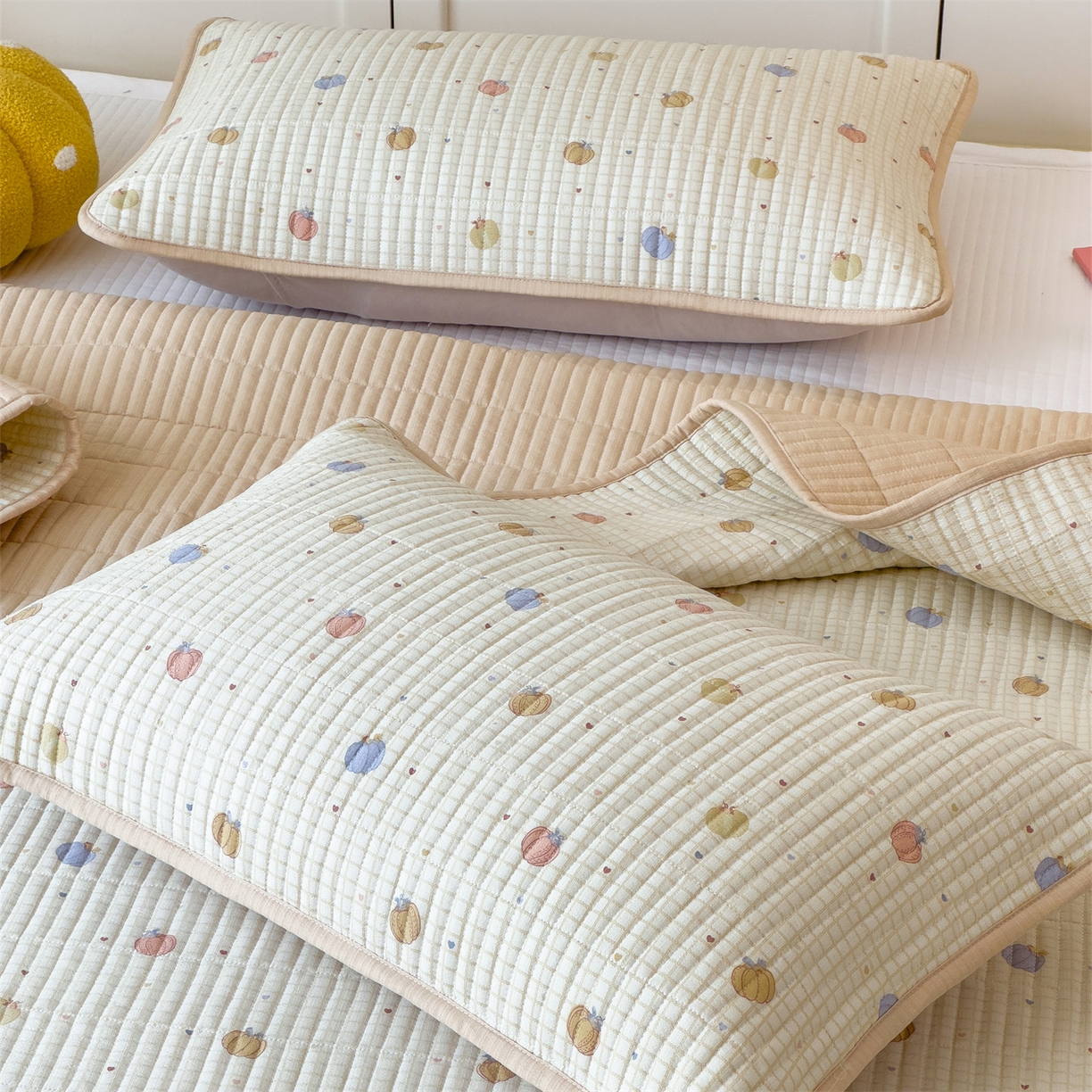 91家纺网 家纺一手货源 找家纺 雯豆家纺 2025新品皱皱双层纱床盖泡泡纱床罩保护套 小南瓜