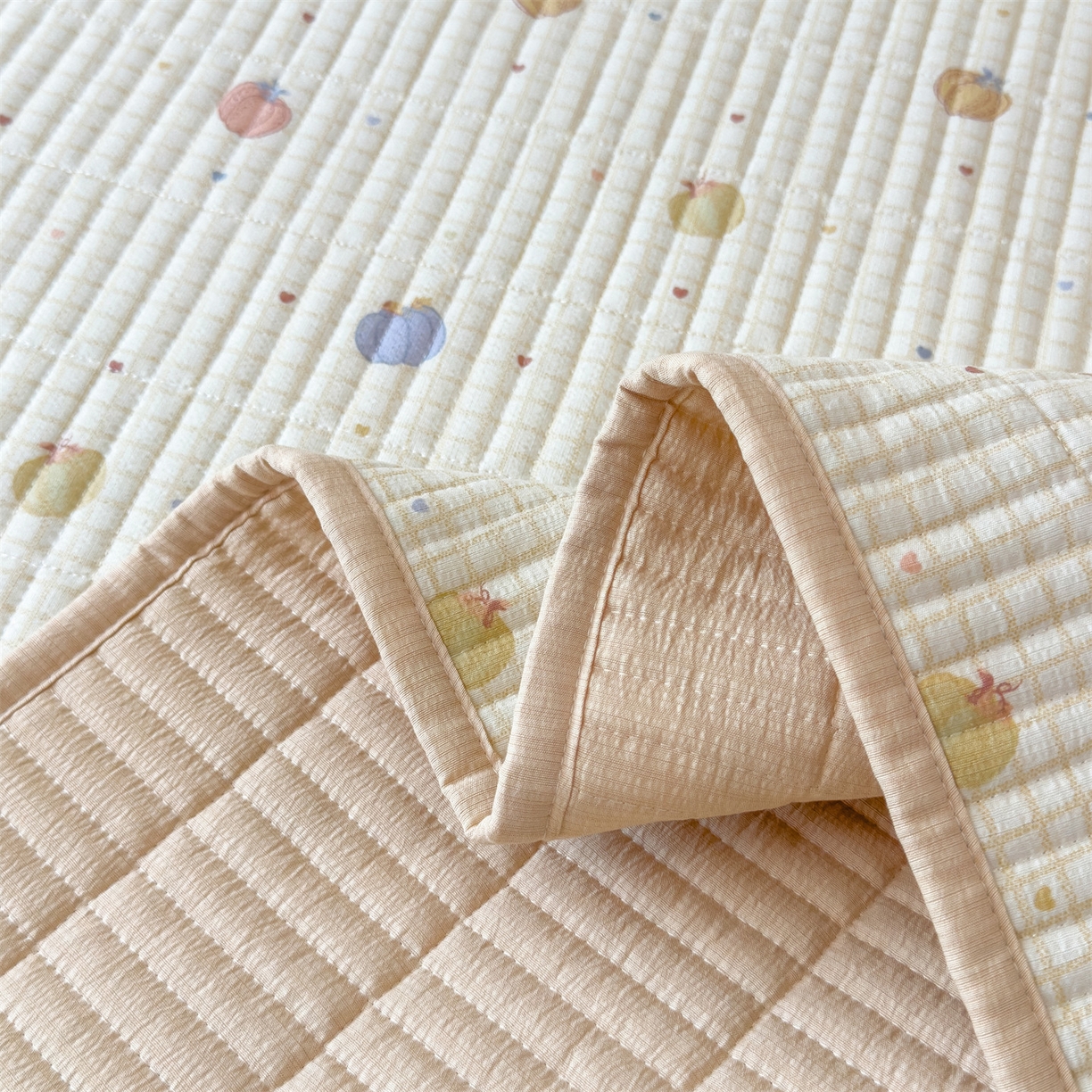 91家纺网 家纺一手货源 找家纺 雯豆家纺 2025新品皱皱双层纱床盖泡泡纱床罩保护套 小南瓜