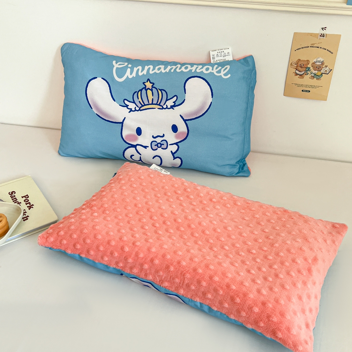 91家纺网 家纺一手货源 找家纺 孩子王家纺 2025新款A棉B绒全棉纯棉豆豆枕学生幼儿园系列 闪亮玉桂狗 30x50cm/只（带标）