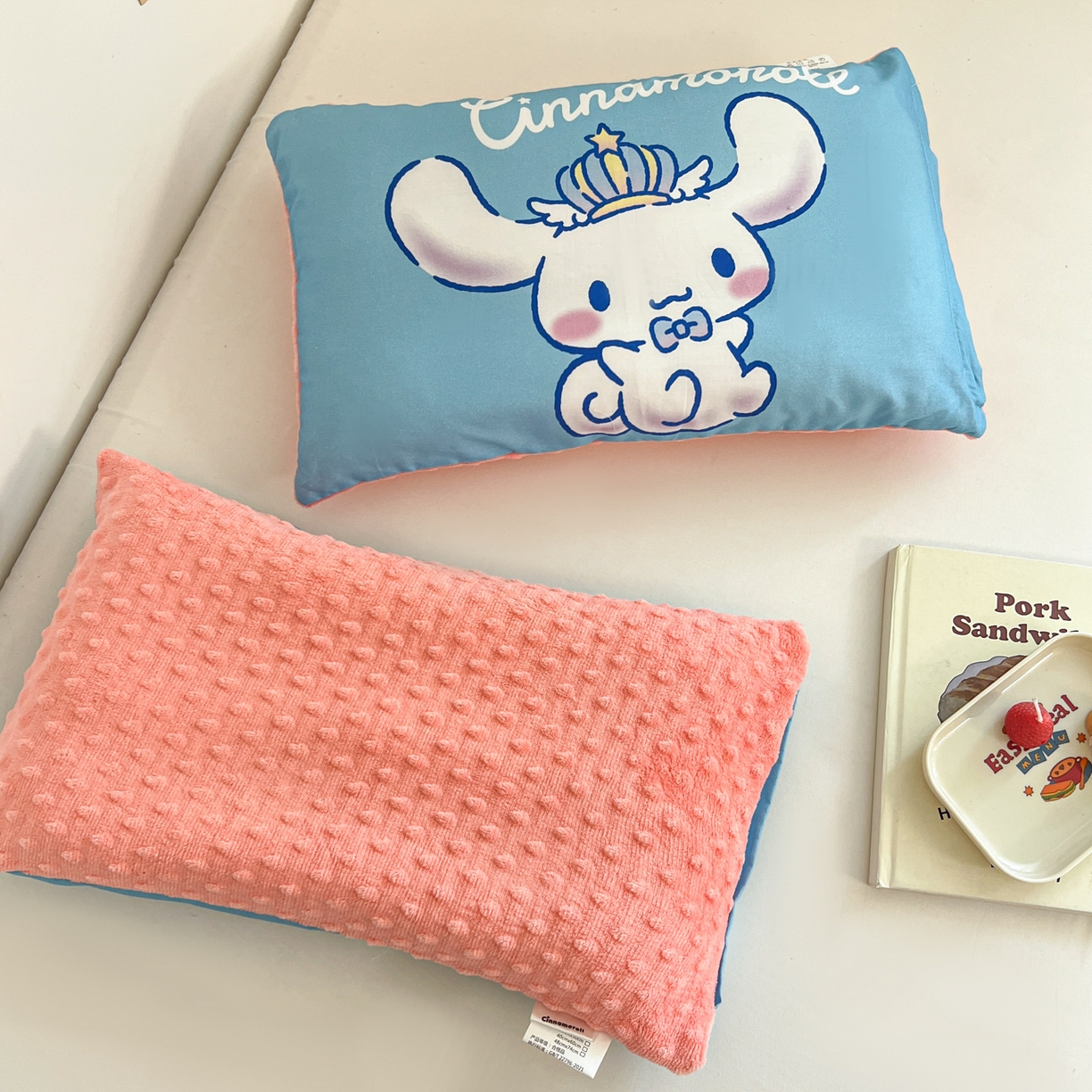 91家纺网 家纺一手货源 找家纺 孩子王家纺 2025新款A棉B绒全棉纯棉豆豆枕学生幼儿园系列 闪亮玉桂狗 30x50cm/只（带标）