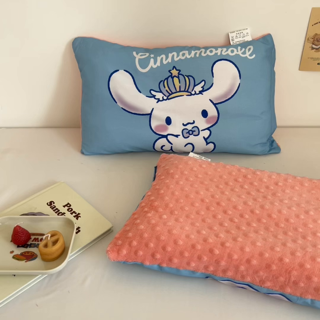 91家纺网 家纺一手货源 找家纺 孩子王家纺 2025新款A棉B绒全棉纯棉豆豆枕学生幼儿园系列 闪亮玉桂狗 30x50cm/只（带标）