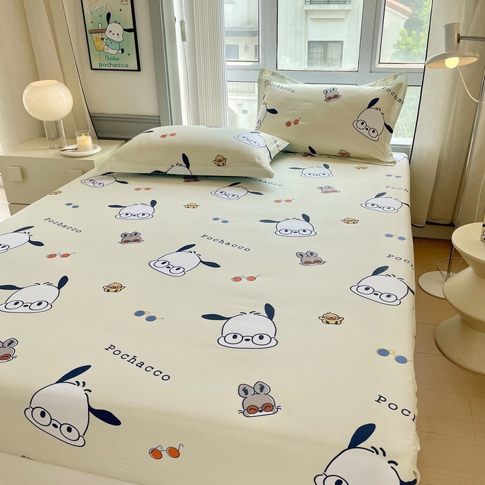 91家纺网 家纺一手货源 找家纺 蘭菲家纺 2025新款三丽鸥系列全棉印花单品床笠 眼镜狗-米