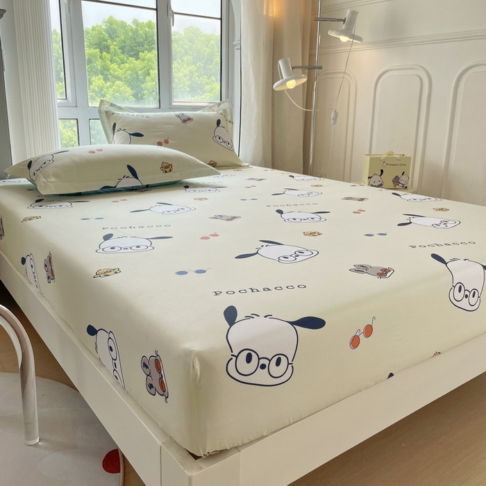 91家纺网 家纺一手货源 找家纺 蘭菲家纺 2025新款三丽鸥系列全棉印花单品床笠 眼镜狗-米