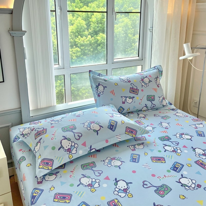 91家纺网 家纺一手货源 找家纺 蘭菲家纺 2025新款三丽鸥系列全棉印花单品床笠 演唱会-蓝