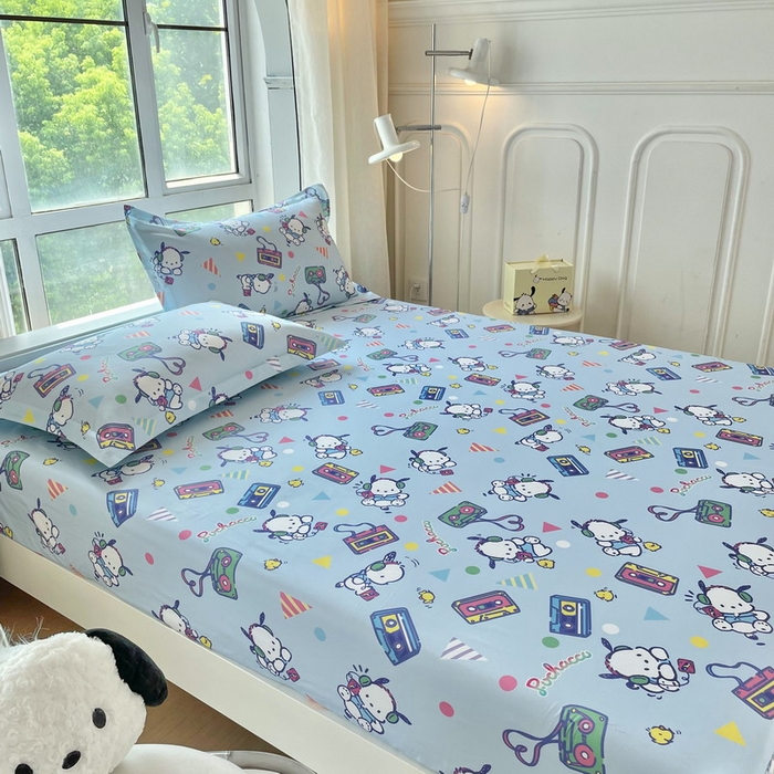 91家纺网 家纺一手货源 找家纺 蘭菲家纺 2025新款三丽鸥系列全棉印花单品床笠 演唱会-蓝