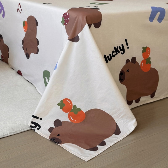 91家纺网 家纺一手货源 找家纺 蘭菲家纺 2025新款学生季卡皮巴拉系列全棉印花单品床单 皮小萌