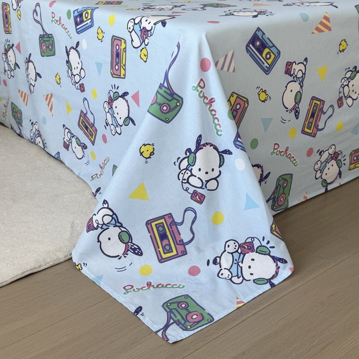 91家纺网 家纺一手货源 找家纺 蘭菲家纺 2025新款三丽鸥系列全棉印花单品床单 演唱会-蓝