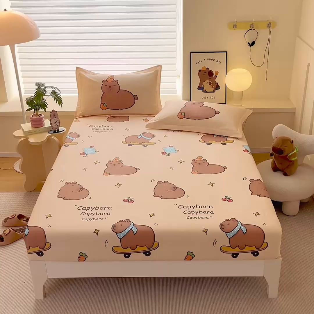 91家纺网 家纺一手货源 找家纺 （总）蘭菲家纺 2025新款学生季卡皮巴拉系列全棉印花单品床笠