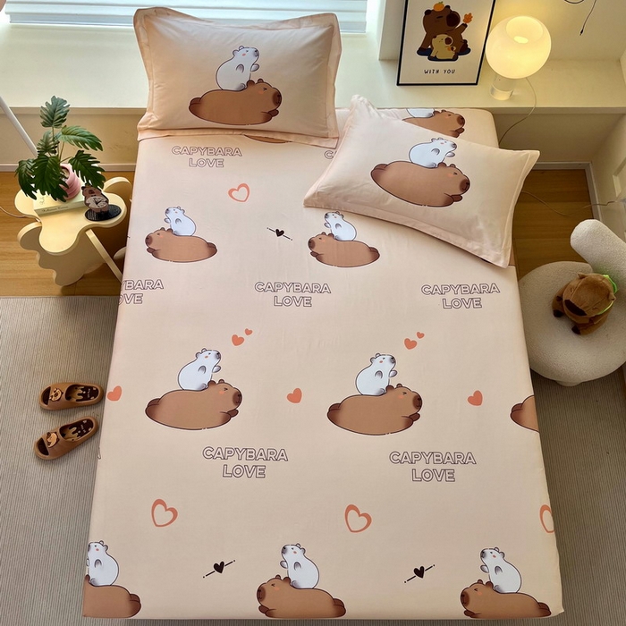 91家纺网 家纺一手货源 找家纺 蘭菲家纺 2025新款学生季卡皮巴拉系列全棉印花单品床笠 陪伴拉