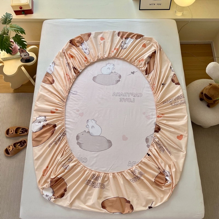 91家纺网 家纺一手货源 找家纺 蘭菲家纺 2025新款学生季卡皮巴拉系列全棉印花单品床笠 陪伴拉