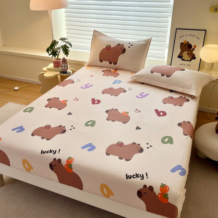 91家纺网 家纺一手货源 找家纺 蘭菲家纺 2025新款学生季卡皮巴拉系列全棉印花单品床笠 皮小萌