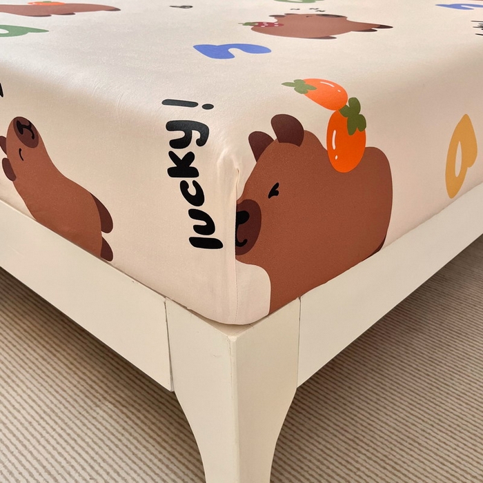 91家纺网 家纺一手货源 找家纺 蘭菲家纺 2025新款学生季卡皮巴拉系列全棉印花单品床笠 皮小萌