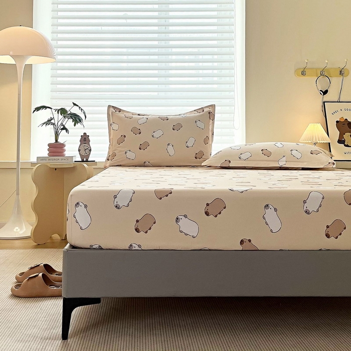 91家纺网 家纺一手货源 找家纺 蘭菲家纺 2025新款学生季卡皮巴拉系列全棉印花单品床笠 小奶豚