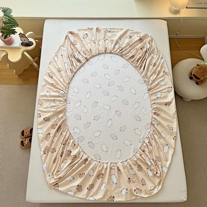 91家纺网 家纺一手货源 找家纺 蘭菲家纺 2025新款学生季卡皮巴拉系列全棉印花单品床笠 小奶豚